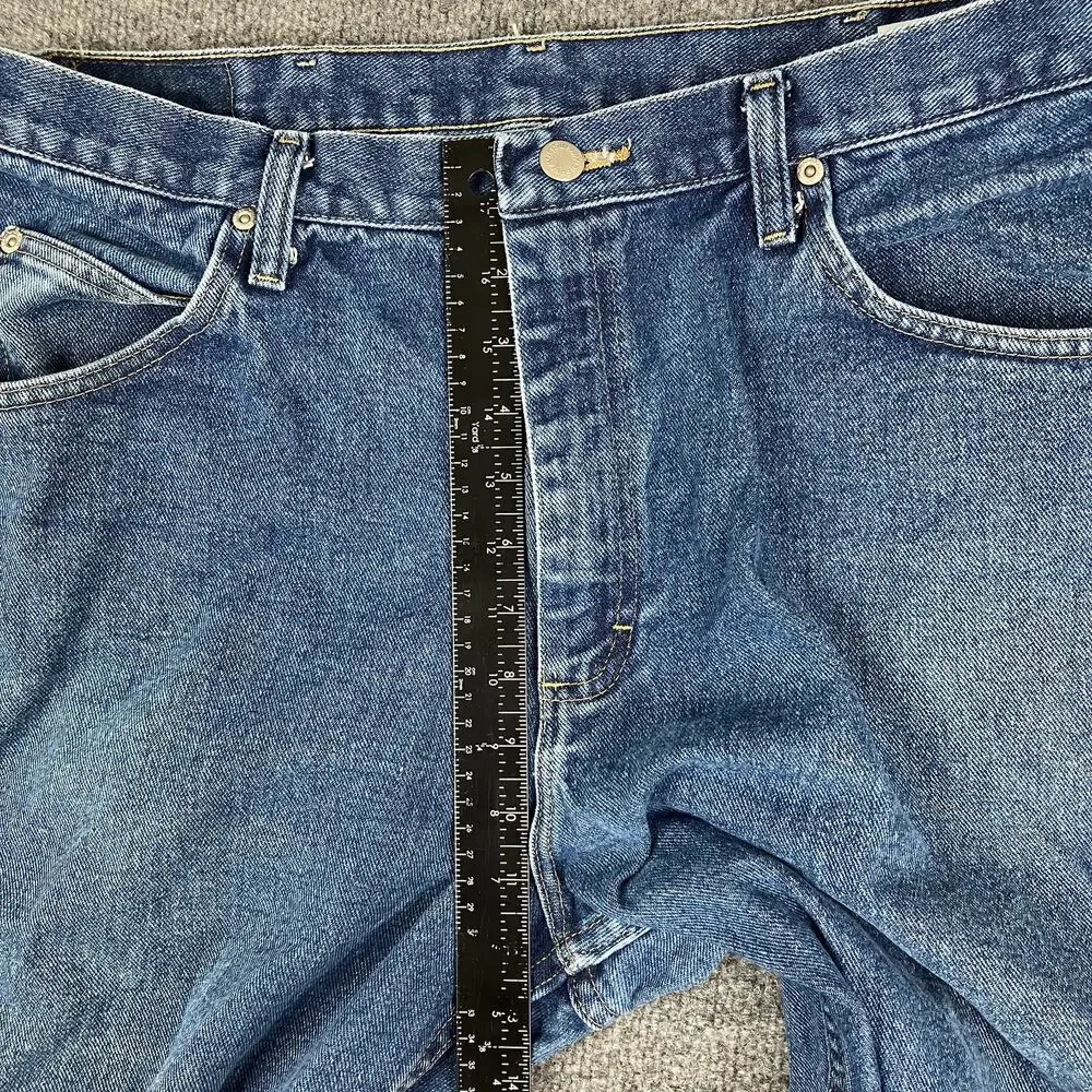 Wrangler Jeans Mens Size 38x30 Blue Medium Wash Straight Classic Fit Denim Pants